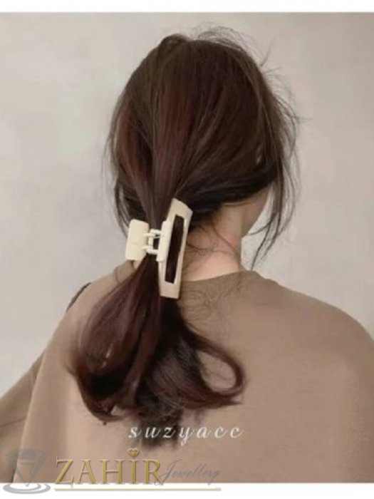 Аксесоари за коса - Бежова силиконова щипка с размери 10,5 на 5 см, матова, стабилно захващане - ST1139